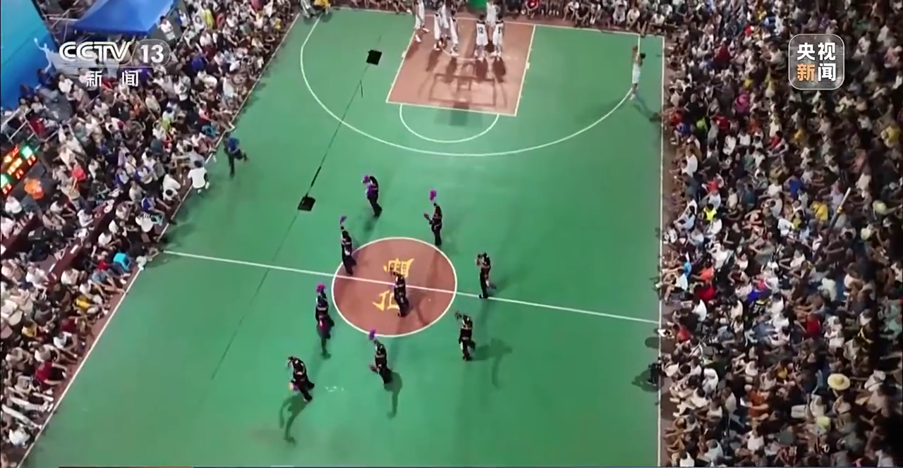 这才是篮球赛该有的氛围！贵州“村”BA爆火网络